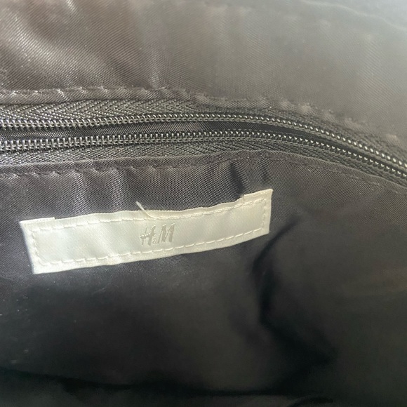 H&M BAG FOR SALE 🔥🔥🔥 - Picture 4 of 4